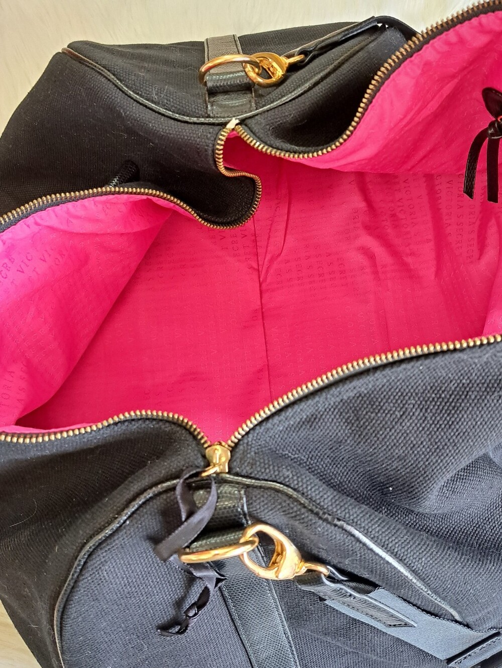 Lg Victoria's Secret Duffel Bag - Picture 9 of 12